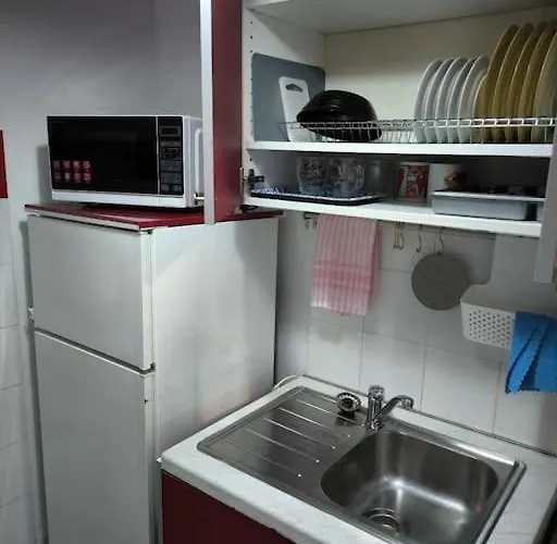 아파트 50 Meters From The 루트라키