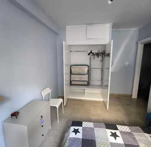 50 Meters From The 아파트 루트라키